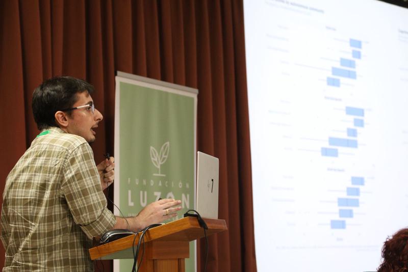 Alejandro Caravaca Puchades presenting the Spanish ALS Registry