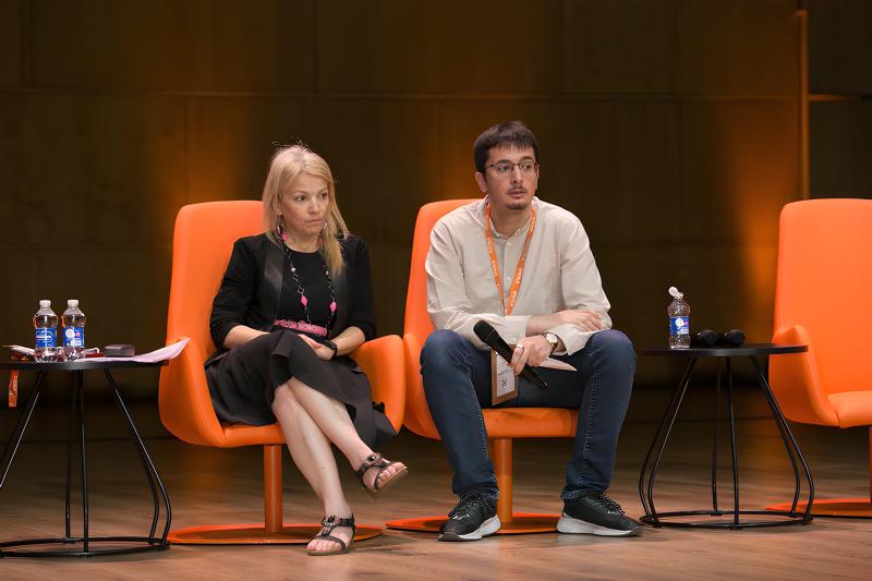 Alejandro Caravaca Puchades moderating a session at the ENCALS Meeting 2026